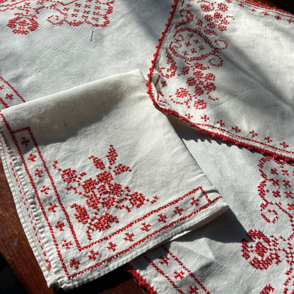 vintage red embroidered table linen set (for 5)