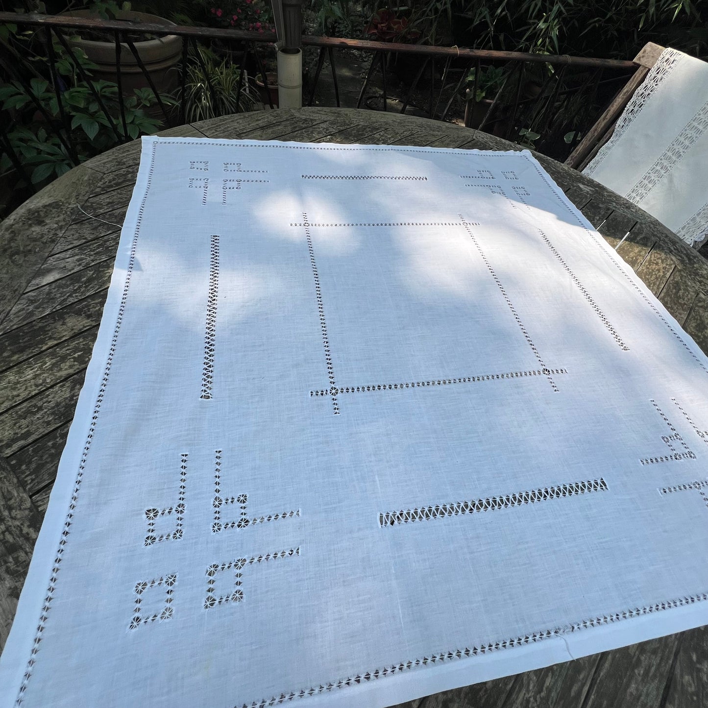 white woven table cloth