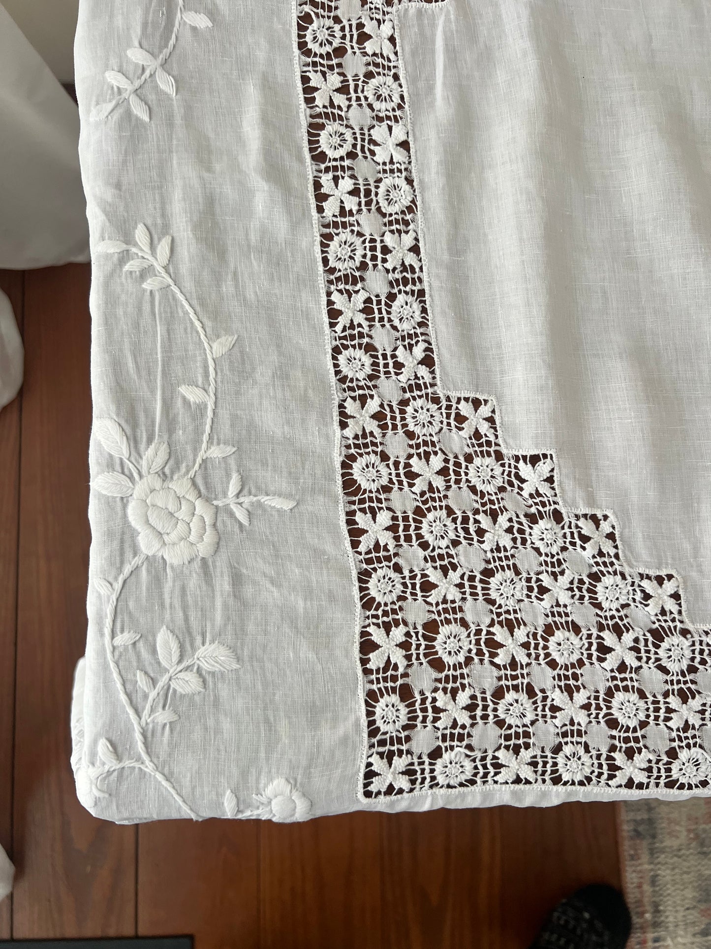 vintage dainty tablecloth