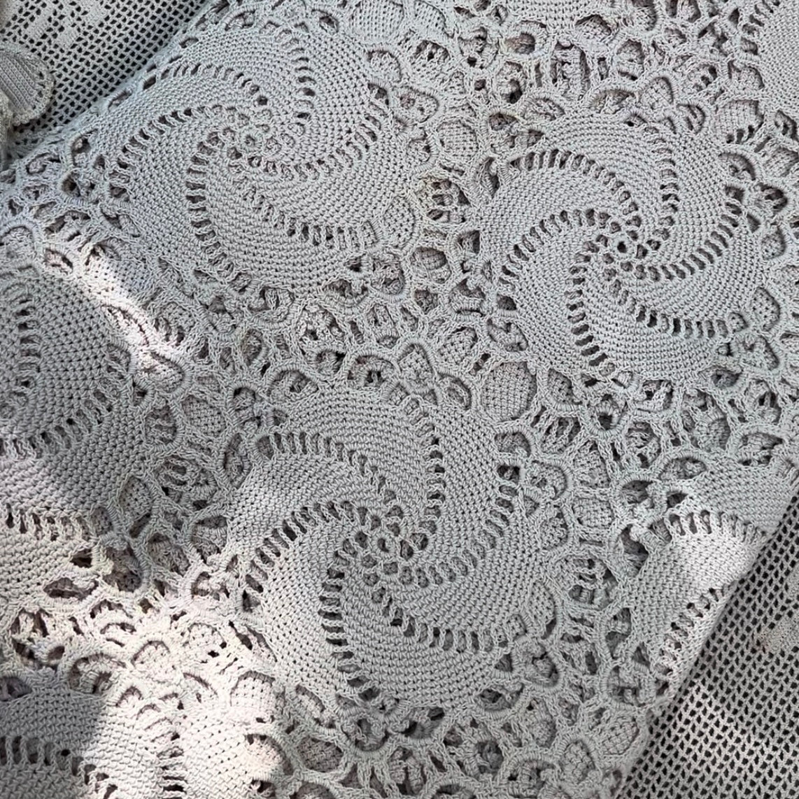 vintage swirly crochet tablecloth/bed spread