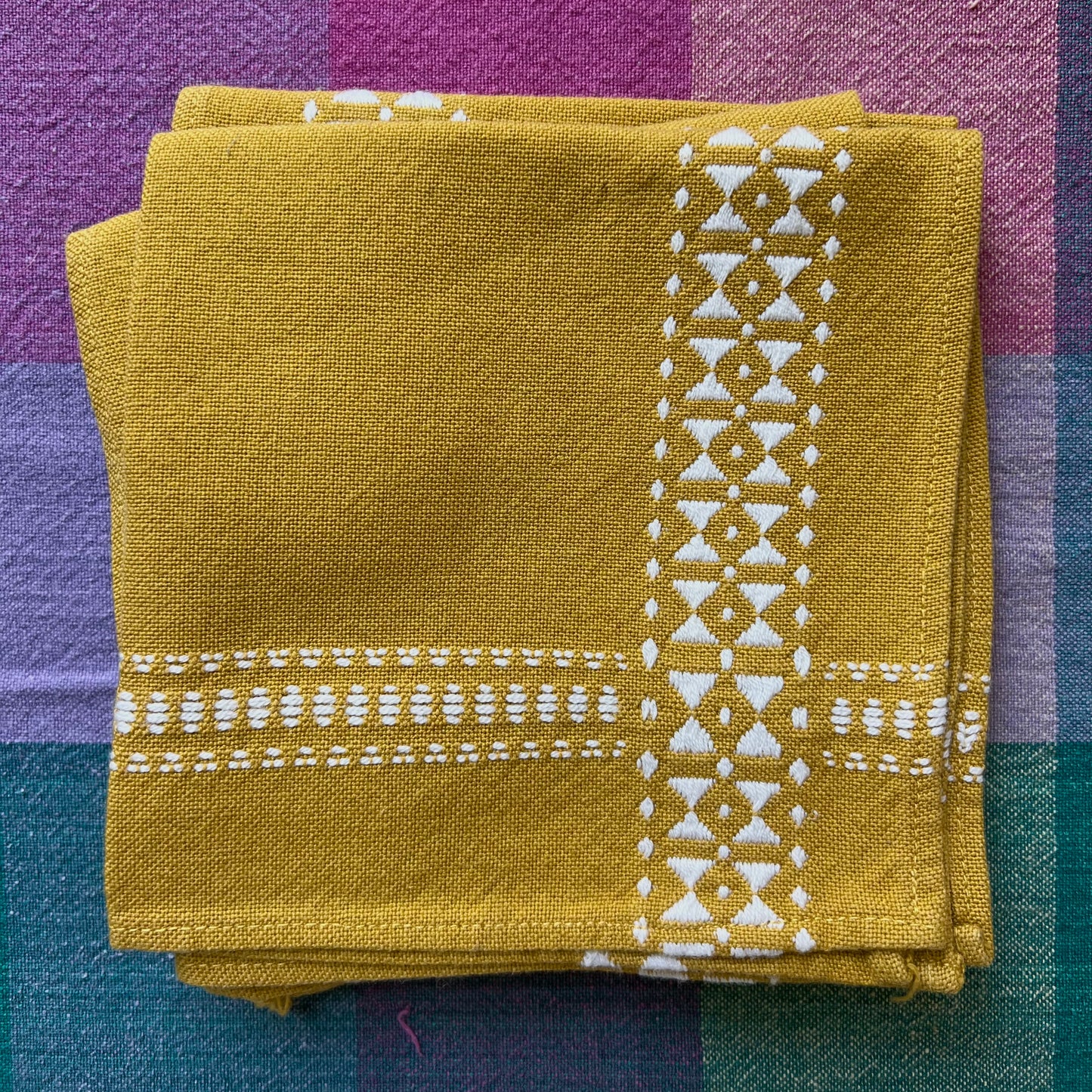 mustard tablecloth & napkins