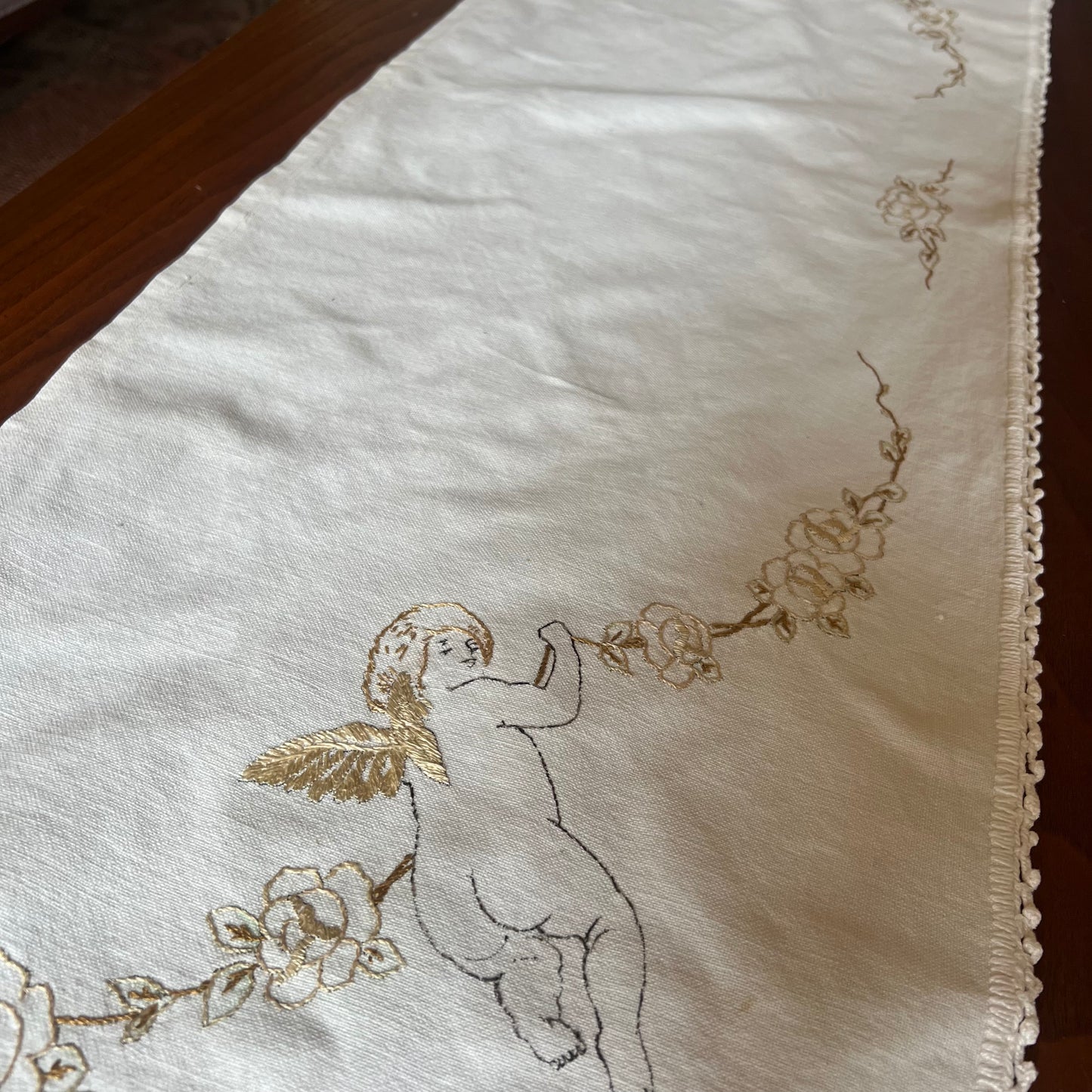 vintage cherub table runner