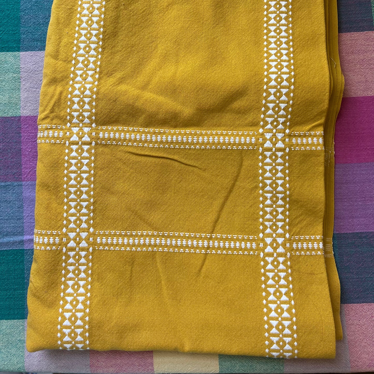 mustard tablecloth & napkins